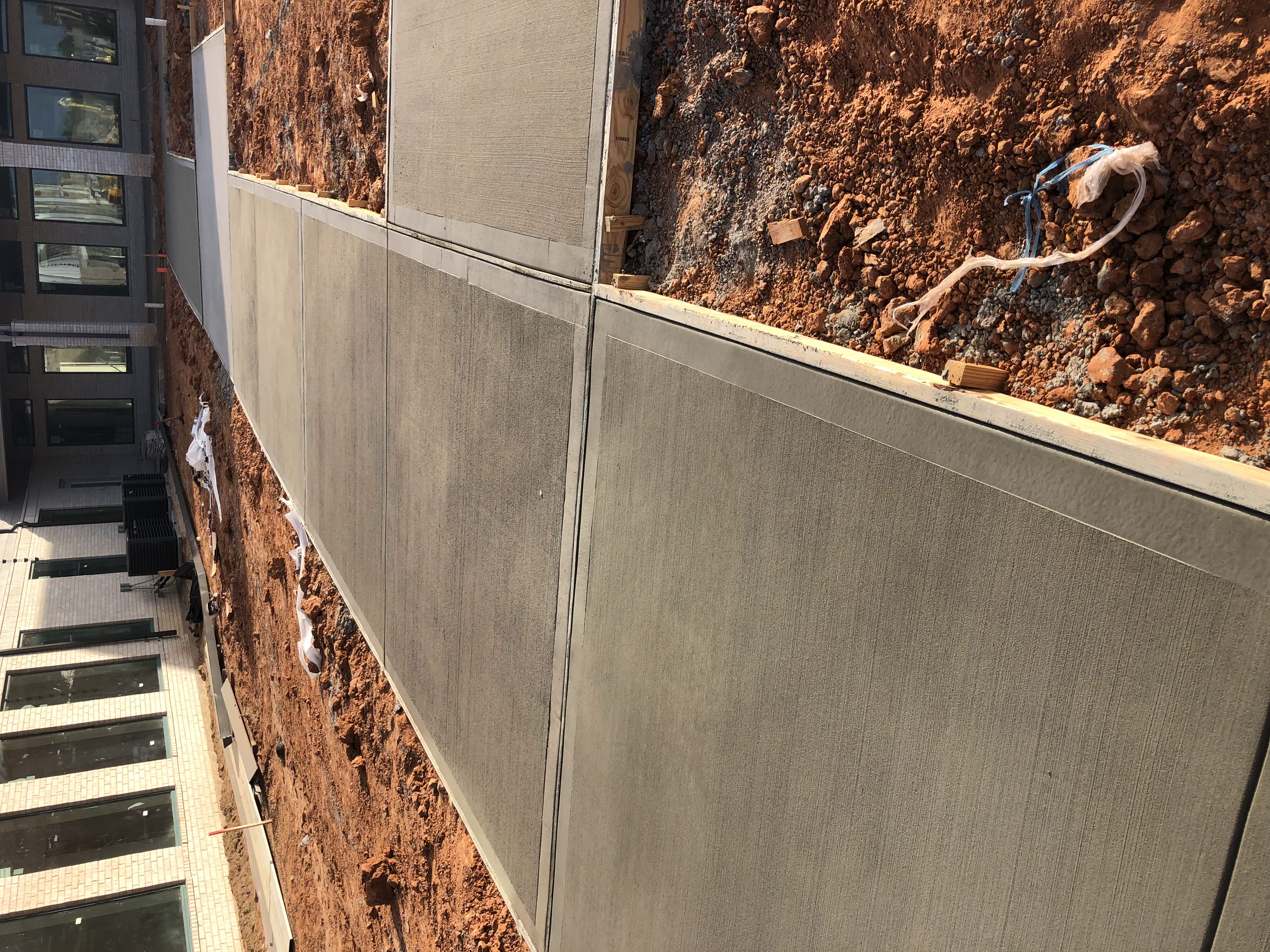 Concrete retaining wall construction