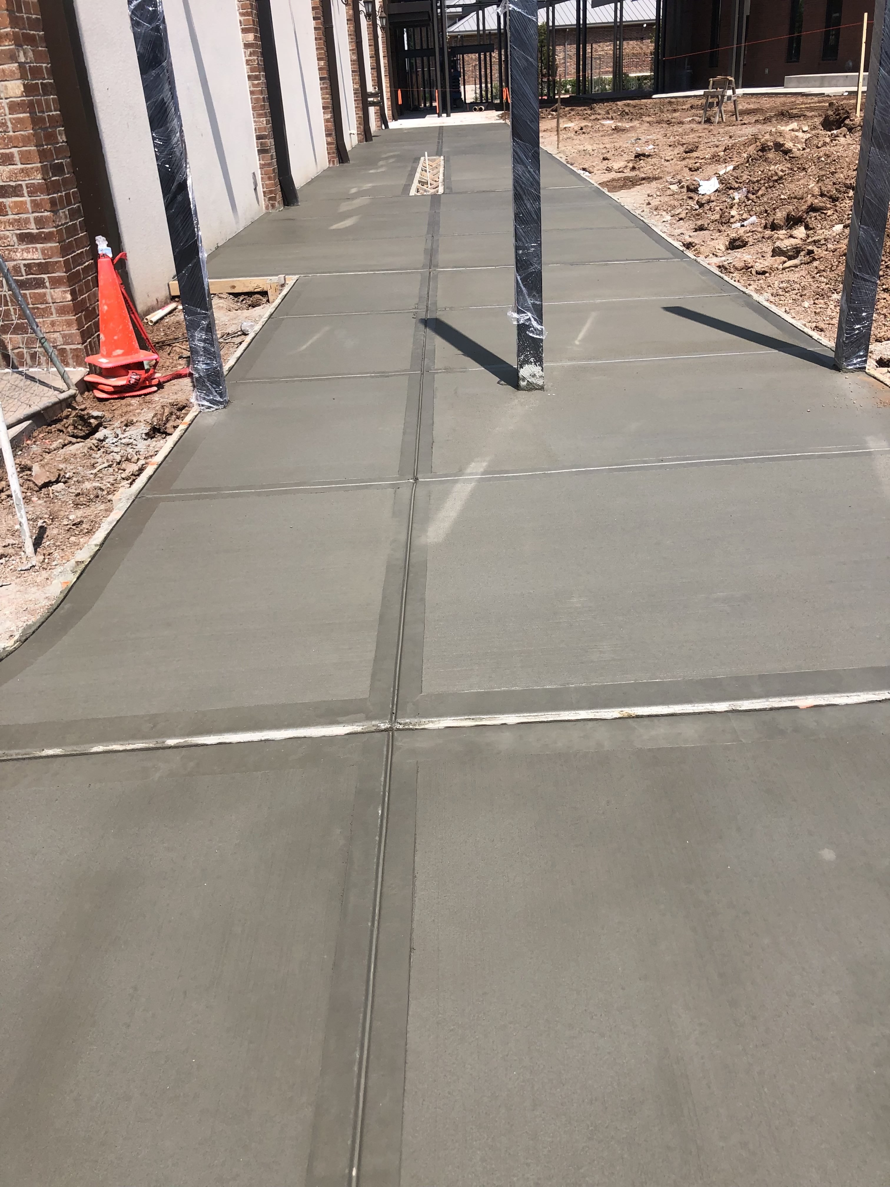 Commercial concrete walkway